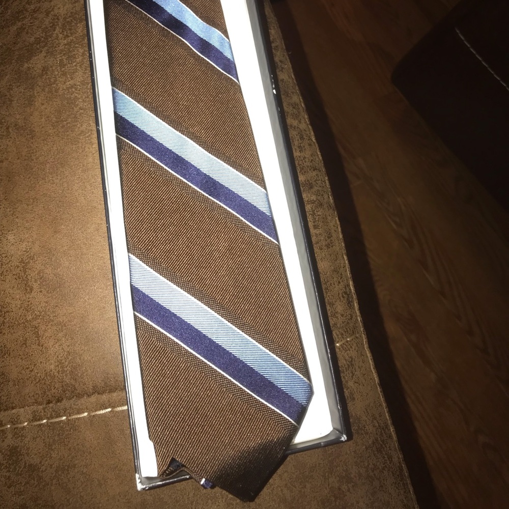Brand new brown brooks brothers tie